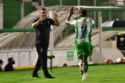 Capixaba comemora gol do Juventude com Pintado