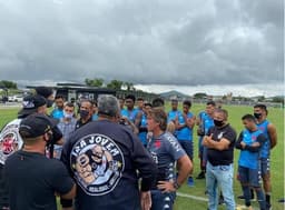 Membros de torcida organiza invadem ct do Vasco