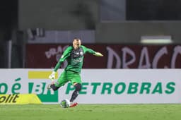 O treinador do Galo saiu em defesa de Everson após a derrota para o Tricolor