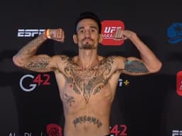 Holloway é ex-campeão do peso-pena e vai fazer o main event (Foto: Reprodução/YouTube/UFC)