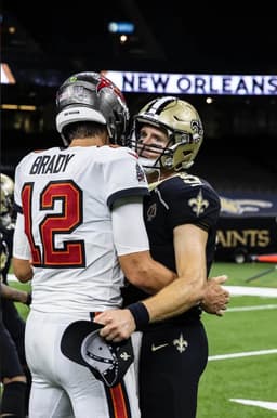 Brees e Brady se cumprimentam antes do confronto na Semana 1