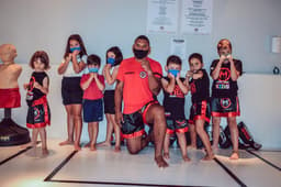 O programa Team Nogueira Kids utiliza a filosofia das artes marciais como ferramenta de desenvolvimento pedagógico dos alunos