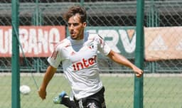 Igor Gomes, que esteve suspenso no último jogo, estará disponível contra o Palmeiras