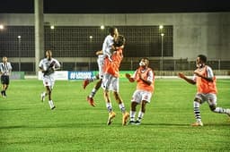 Os meninos do Vasco fizeram 2 a 0, levaram o empate, mas venceram a final da Supercopa nos pênaltis