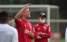 Crespo em seu primeiro treino comandando o São Paulo