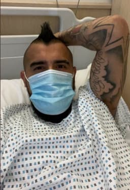 Arturo Vidal - Internazionale - Operação no joelho