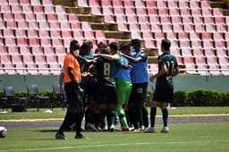 O Coelho chegou aos 15 pontos e torce para o Galo tropeçar e colar no alvinegro na liderança