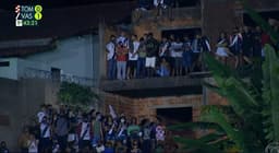 Torcida do Vasco se aglomera em partida do time