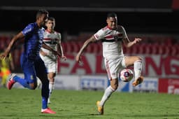 Luciano atuou como meia na partida contra o Santo André