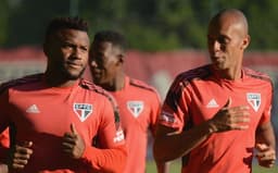 Miranda e Luan durante treino desta segunda-feira