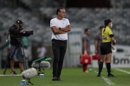 Cuca é contrário a vacinação de clubes neste momento, como pretende a Conmebol