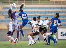 O time celeste não conseguiu segurar o resultado diante das cariocas, mesmo jogando em casa