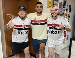 Amigos tatuam frase de Crespo, treinador do São Paulo