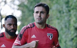 Eder durante treino do São Paulo