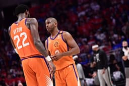 Deandre Ayton e Chris Paul