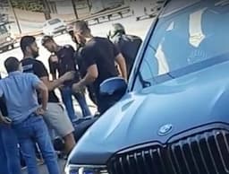 Hulk conversou com o motoqueiro, que não se machucou, e depois foi embora com sua moto