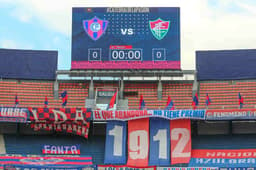 Cerro Porteño exibe escudo do Fluminense de Feira