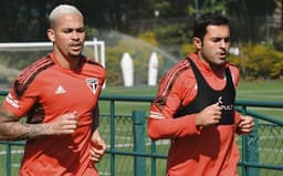 Luciano e Eder durante trabalhos de fisioterapia