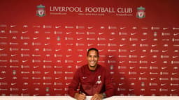 Van Dijk - Liverpool (Contrato até 2025)