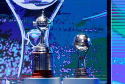 Troféu da Libertadores e Taça da Copa Sul-Americana