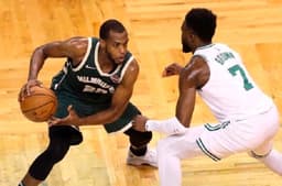 Khris Middleton e Jaylen Brown