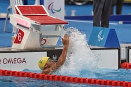 Wendell Belarmino comemora bronze em Tóquio (Foto: Miriam Jeske/CPB)