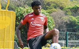 Arboleda fez exercícios com bola durante recuperação