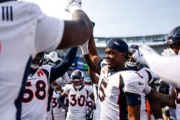 Terry Bridgewater e seus companheiros do Denver Broncos