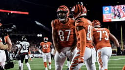 CJ Uzomah celebra touchdown dos Bengals sobre os Jaguars