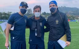 (Esq. a dir.) Bolívar, Gavilán e Kaká durante curso na CBF Academy