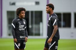 Willian e Gil - Treino Corinthians