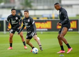 Du Queiroz, Gabriel Pereira e Raul Gustavo no último treino do Timão para o clássico