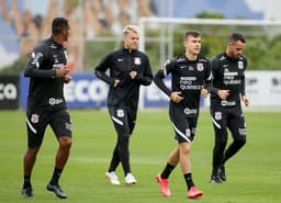 Lucas Piton, Renato Augusto, Róger Guedes e Jô - treino do Corinthians