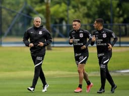 Sylvinho, Gustavo Mosquito e Gabriel - treino do Corinthians