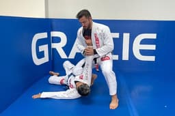 Faixa-preta de Jiu-Jitsu da Gracie Barra Boca Raton, Marcos Vinicius Braga de Andrade lidera um projeto voltado para alunos autistas