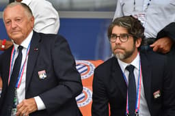 Jean-Michel Aulas, presidente do Lyon, e Juninho Pernambucano