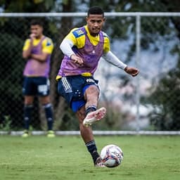 Breno é um dos destaques da equipe sub-20, que tentará mais um titulo da competição de juniores para a Raposa