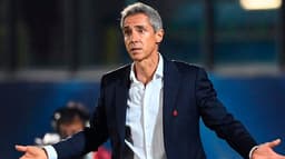 técnico português Paulo Sousa.