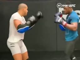 Francis Ngannou e Cyril Gane treinaram juntos na França há cerca de três anos (Foto: Reprodução)