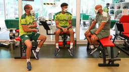 Goleiro Marcelo Lomba (esq.) durante a reapresentação do Palmeiras nesta quarta