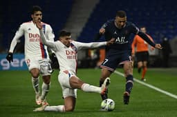 Lyon x PSG - Lucas Paquetá, Bruno Guimarães e Mbappé