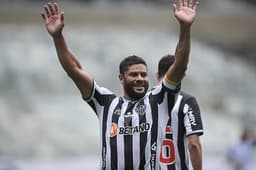 No dia que completou 70 jogos pelo Galo, Hulk deixou sua marca duas vezes nas redes do Patrocinense