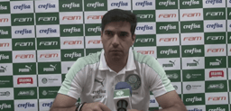 Abel Ferreira fala sobre futuro no Palmeiras em coletiva