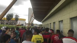 Fila na Arena Pantanal