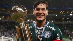 Gustavo Gómez ergueu a taça da Recopa Sul-Americana de 2022