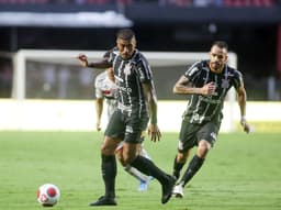 Paulinho e Renato Augusto - São Paulo x Corinthians