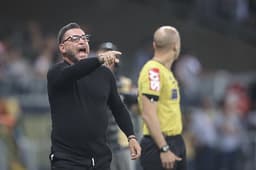 Antonio Mohamed segue muito pressionado no comando do Galo pela instabilidade do time