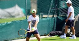 Rafael Nadal com Francisco Roig ao fundo