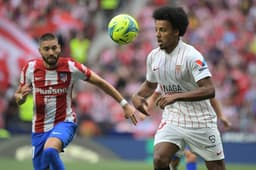 Atlético de Madrid x Sevilla -  Yannick Carrasco e Jules Koundé