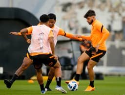 Treino Corinthians - Gil, Du Queiroz e Yuri Alberto